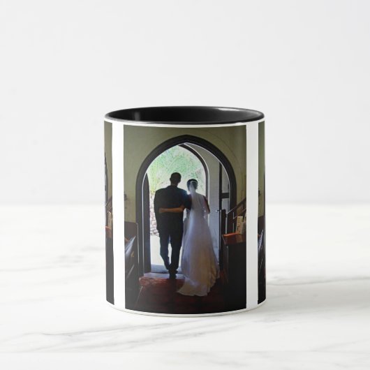 カスタムたった今結婚しましたカップル離れ教会 マグカップ (中央)