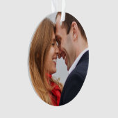 カスタムで婚約したなカップルの写真の休日のオーナメント オーナメント (正面)
