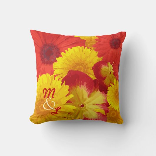 カスタムで明るく赤いデイジーの黄色の菊 クッション (正面)