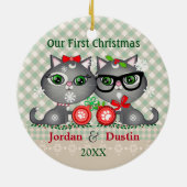 カスタムで素朴なヒップスター猫の第1クリスマスのオーナメント セラミックオーナメント (裏面)