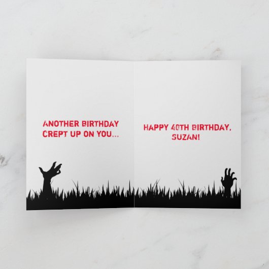 カスタムなおもしろいのレトロのゾンビのハロウィンの女性誕生日 カード (内部)