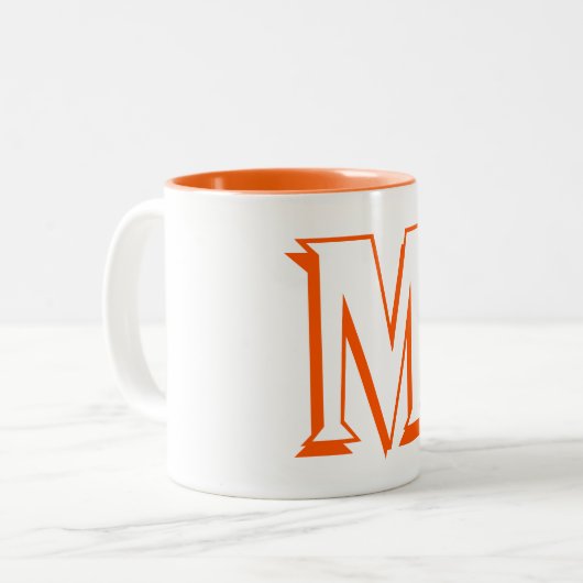 カスタムなオレンジモノグラムのイニシャルのコーヒー茶ミルクのマグ ツートーンマグカップ (正面左)