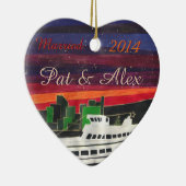 カスタムなクリスマスの船-最初結婚したなクリスマス セラミックオーナメント (右)