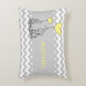 カスタムなシェブロンの灰色白の黄色象のハート アクセントクッション (正面(垂直))