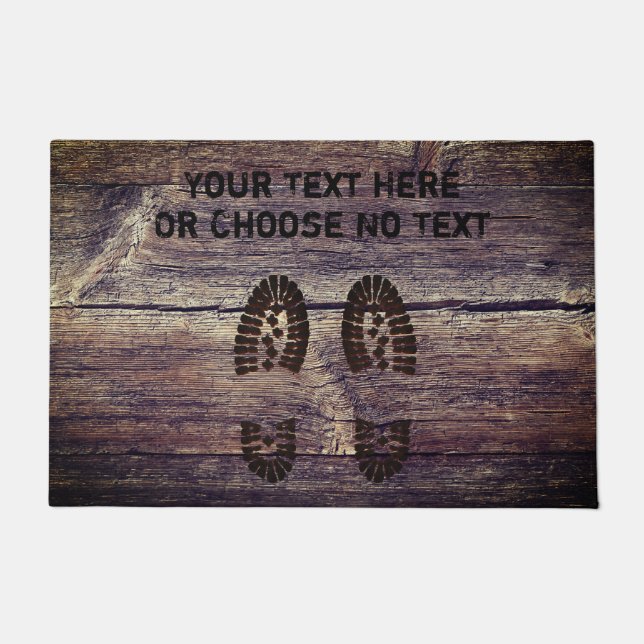 カスタムなテキストのおもしろいな泥の靴は素朴な木を印刷します ドアマット (正面)