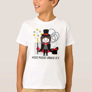 カスタムなブルネットの女の子のHocus Pocusの魔法のTシャツ Tシャツ