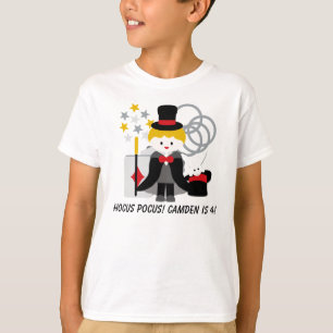 カスタムなブロンドの男の子のHocus Pocusの魔法のTシャツ Tシャツ