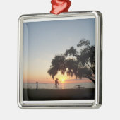 カスタムなプロダクト メタルオーナメント (左)