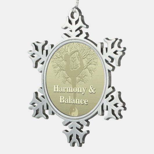 カスタムなメッセージまたは名前のヨガの木 スノーフレークピューターオーナメント (右)