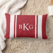 カスタムなモノグラム及びえんじ色ストライプパターン| ランバークッション (ブランケット)