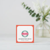 カスタムなロゴのモダンなオレンジ赤 スクエア名刺 (スタンド正面)