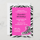 カスタムな写真のアイススケートのシマウマの誕生会 招待状 (裏面)