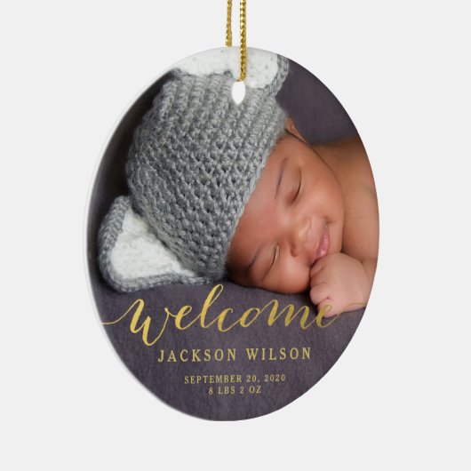 カスタムな写真のベビーの誕生の発表の金ゴールドの原稿 セラミックオーナメント (右)