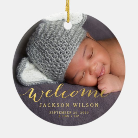 カスタムな写真のベビーの誕生の発表の金ゴールドの原稿 セラミックオーナメント (裏面)