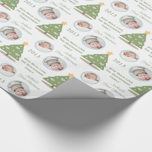 カスタムな写真の初めてのクリスマスの木の青のハート ラッピングペーパー (角)