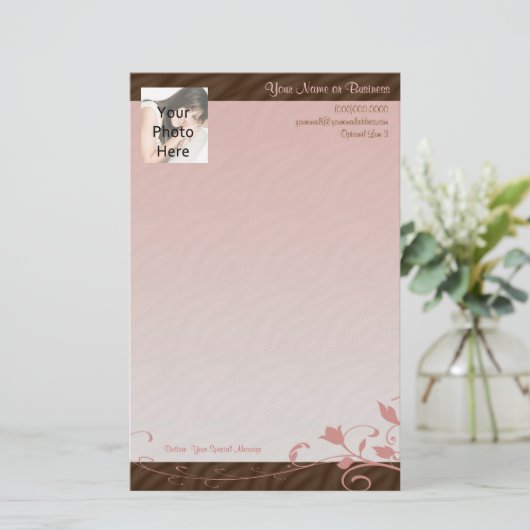 カスタムな写真の文房具、ピンクの渦巻 便箋 (スタンド正面)