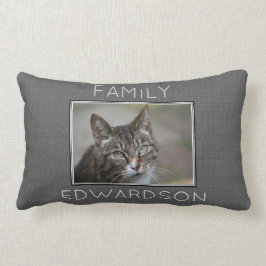 カスタムな写真の灰色のバーラップ家族のモノグラムの名前 ランバークッション