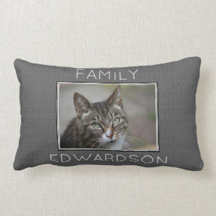 カスタムな写真の灰色のバーラップ家族のモノグラムの名前 ランバークッション