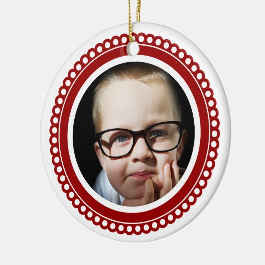カスタムな写真の赤によってスカラップで仕上げられる円のオーナメント セラミックオーナメント (左)