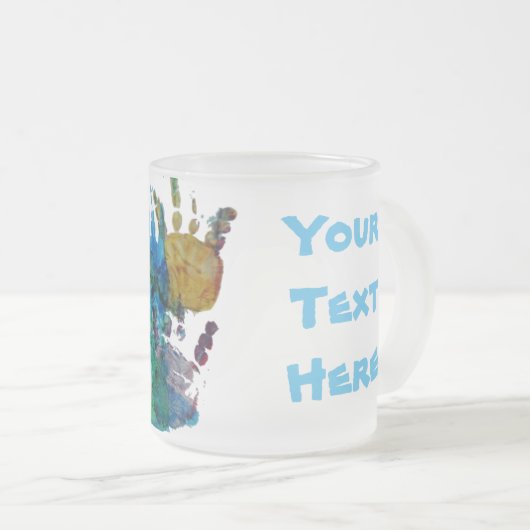 カスタムな文字が付いているベビーのhandprints フロストグラスマグカップ (正面右)