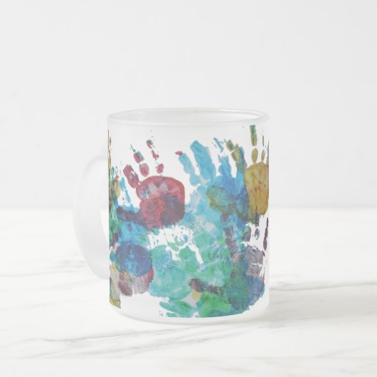 カスタムな文字が付いているベビーのhandprints フロストグラスマグカップ (正面左)