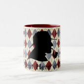 カスタムな文字の英国の探偵のシルエットのアーガイル ツートーンマグカップ (中央)