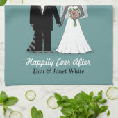 カスタムな文字を持つ新郎新婦を結婚しているアライグマ キッチンタオル (折り畳み)