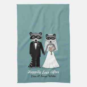 カスタムな文字を持つ新郎新婦を結婚しているアライグマ キッチンタオル