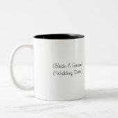 カスタムな漫画のカップルの結婚式か婚約のマグ ツートーンマグカップ (左)