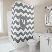 カスタムな灰色および白いシェブロンのモノグラム シャワーカーテン (インサイチュ)