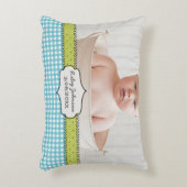 カスタムな男の赤ちゃんの写真の名前および誕生日の記念品 アクセントクッション (正面(垂直))