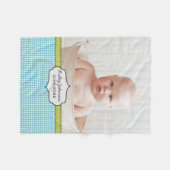 カスタムな男の赤ちゃんの写真の名前および誕生日の記念品 フリースブランケット (正面(横))