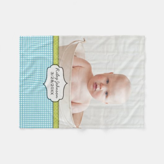 カスタムな男の赤ちゃんの写真の名前および誕生日の記念品 フリースブランケット (正面(横))