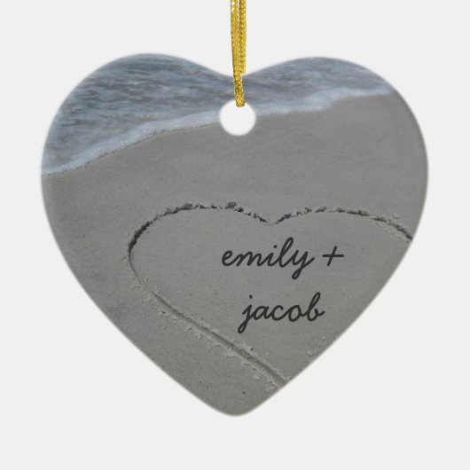 カスタムな砂のハート私達の初めてのクリスマスのオーナメント セラミックオーナメント (正面)