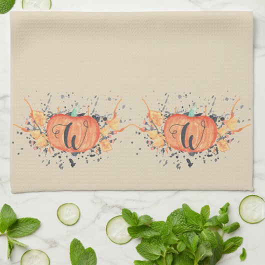 カスタムな秋のモノグラムの水彩画のカボチャ キッチンタオル (折り畳み)