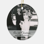 カスタムな結婚式|の初めてのクリスマスの写真のオーナメント セラミックオーナメント (左)