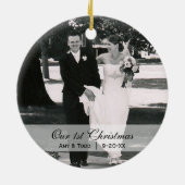 カスタムな結婚式|の初めてのクリスマスの写真のオーナメント セラミックオーナメント (裏面)