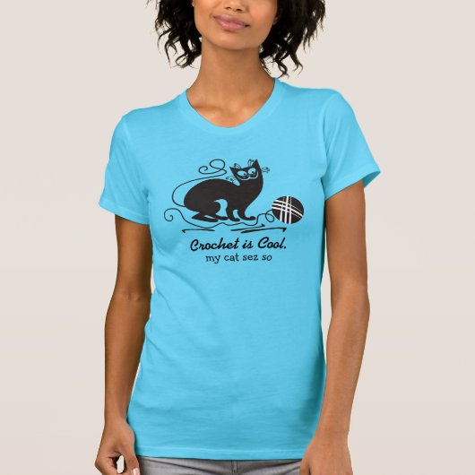 カスタムな色のおもしろいな黒猫のかぎ針編みホックはまいはだを詰めます Tシャツ (正面)