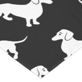 カスタムな色のダックスフントパターン ショートテーブルランナー (コーナー)