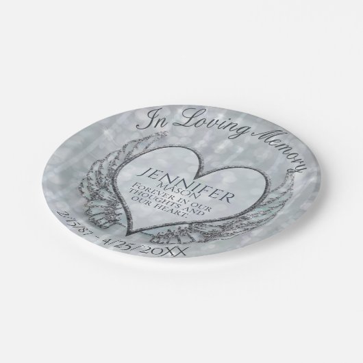 カスタムな記念のテンプレートのハートの翼 ペーパープレート (アングル)