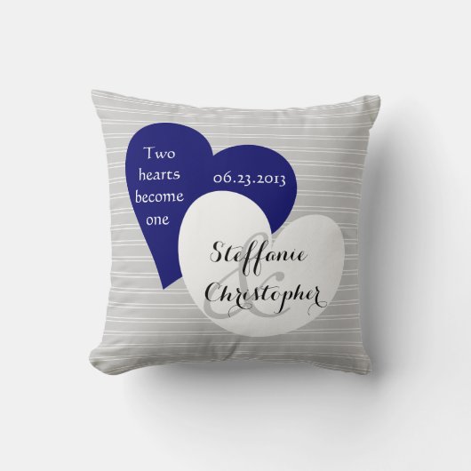 カスタムな記念品の結婚式、灰色の細い縦縞、ハート クッション (正面)