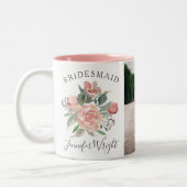 カスタムな赤面の水彩画の花の写真の新婦付添人 ツートーンマグカップ (左)