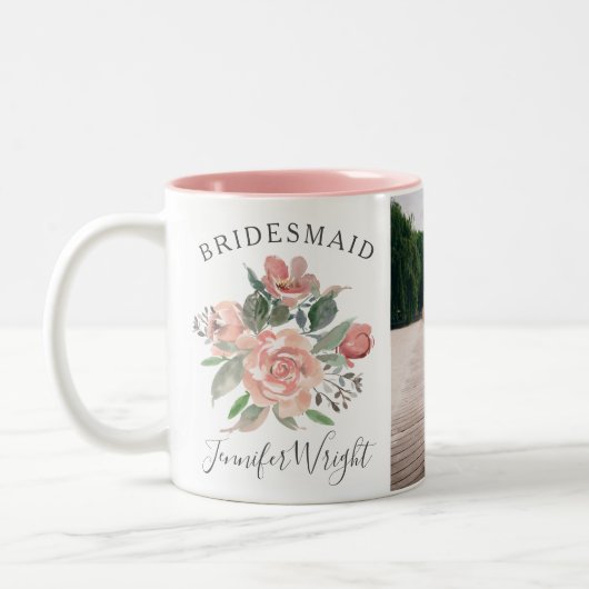 カスタムな赤面の水彩画の花の写真の新婦付添人 ツートーンマグカップ (左)