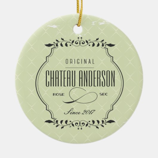 カスタムな館のばら色の秒のワインのクリスマスのオーナメント セラミックオーナメント (正面)