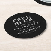カスタムな黒板自由なビール保存日付 ラウンドペーパーコースター (アングル)