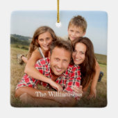 カスタムな2写真モダンで素朴な家族のクリスマス セラミックオーナメント (裏面)