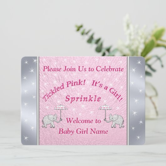 カスタムによってくすぐられるピンクの女の赤ちゃんは招待状を振りかけます 招待状 (スタンド正面)