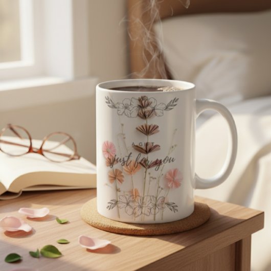 カスタムのピンクの花柄「あなたへのギフト」 コーヒーマグカップ