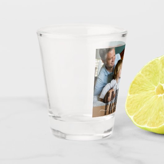 カスタムのファミリ名と写真 ショットグラス (左)