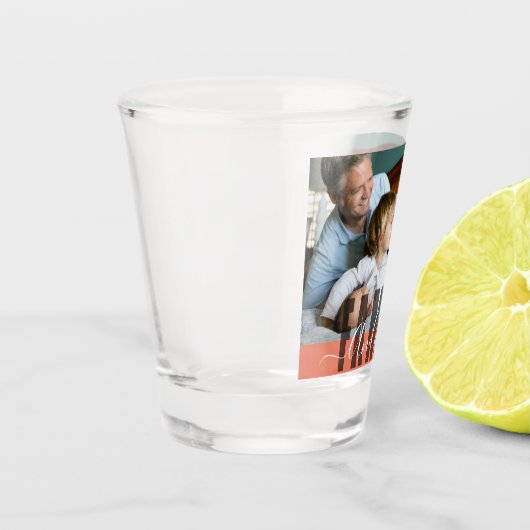 カスタムのファミリ名と写真 ショットグラス (左)